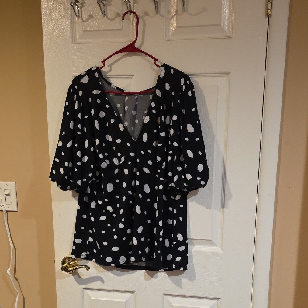 Stylish Black and White Polka Dot V-Neck Blouse